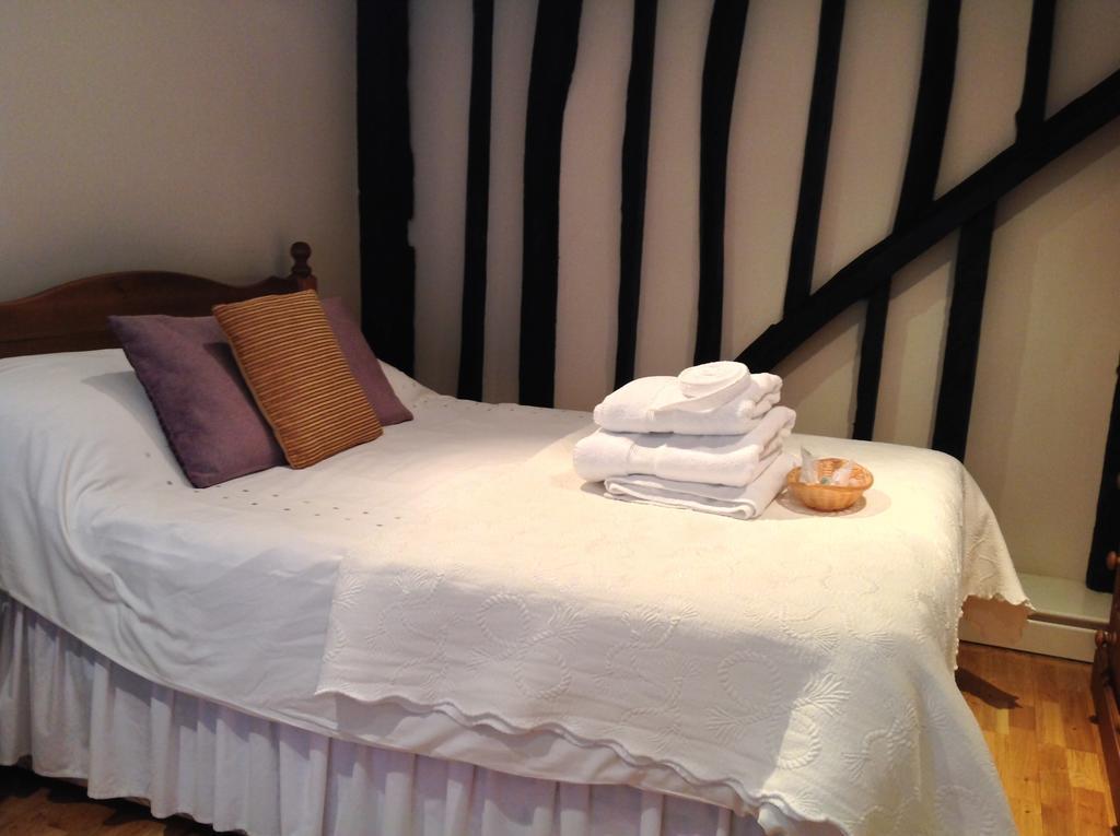 The Stableyard Apartment Bedford Room photo