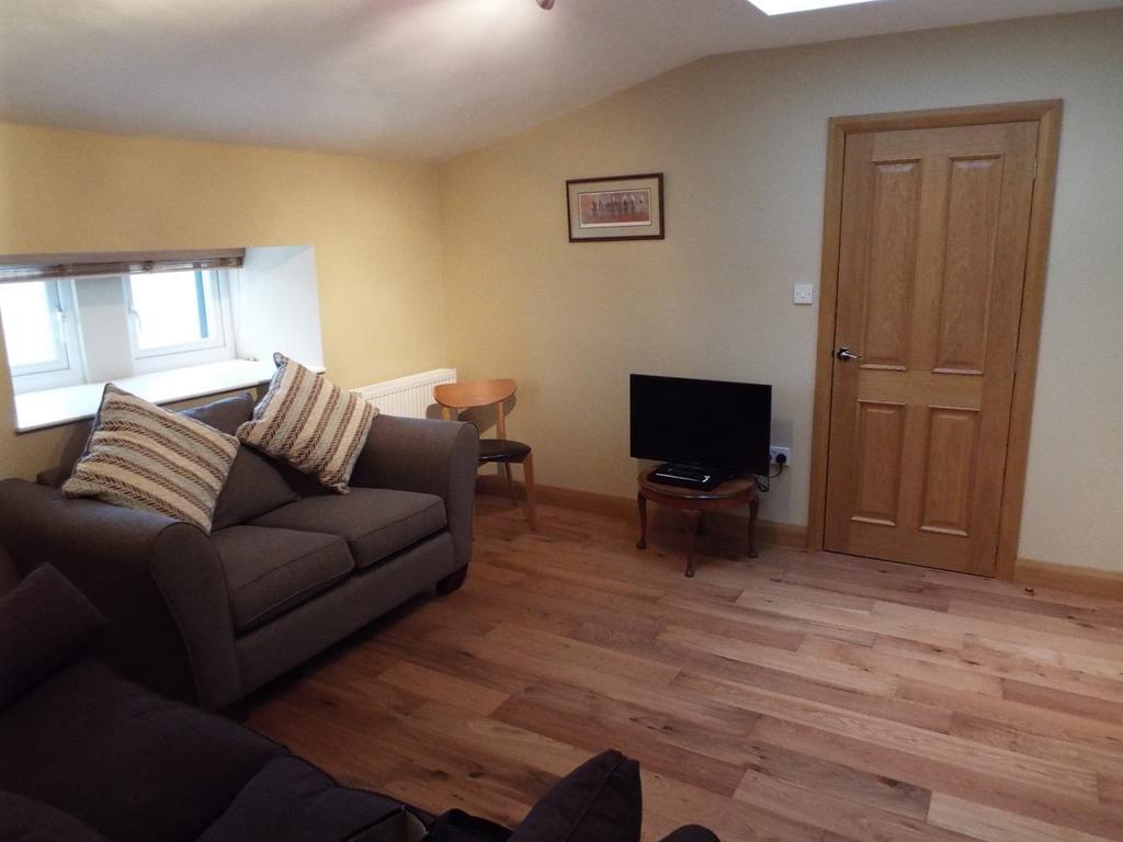 The Stableyard Apartment Bedford Room photo